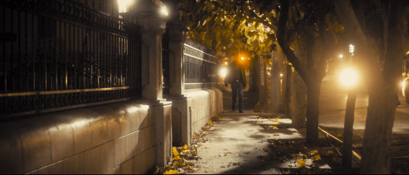 Tenemos un par de HMIs de 1,200w como la luz de la banqueta en la foto