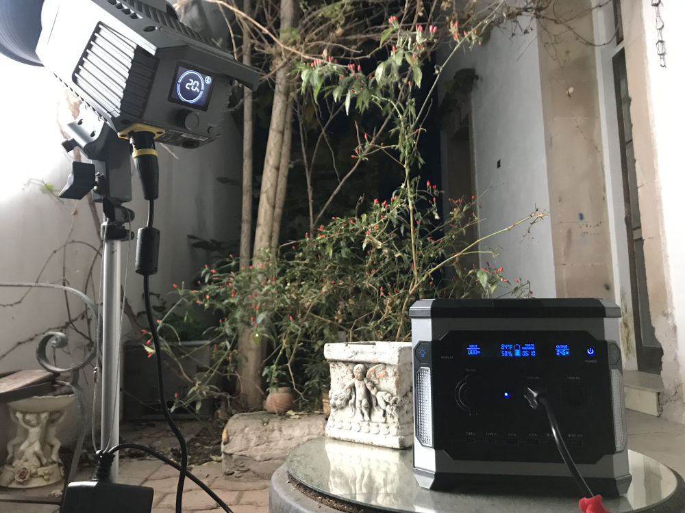 Spot led alimentado con unidad de energía portátil